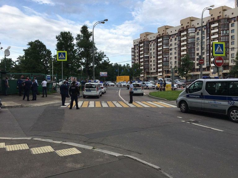 Место вооруженного нападения на полицейских на Ленинском проспекте