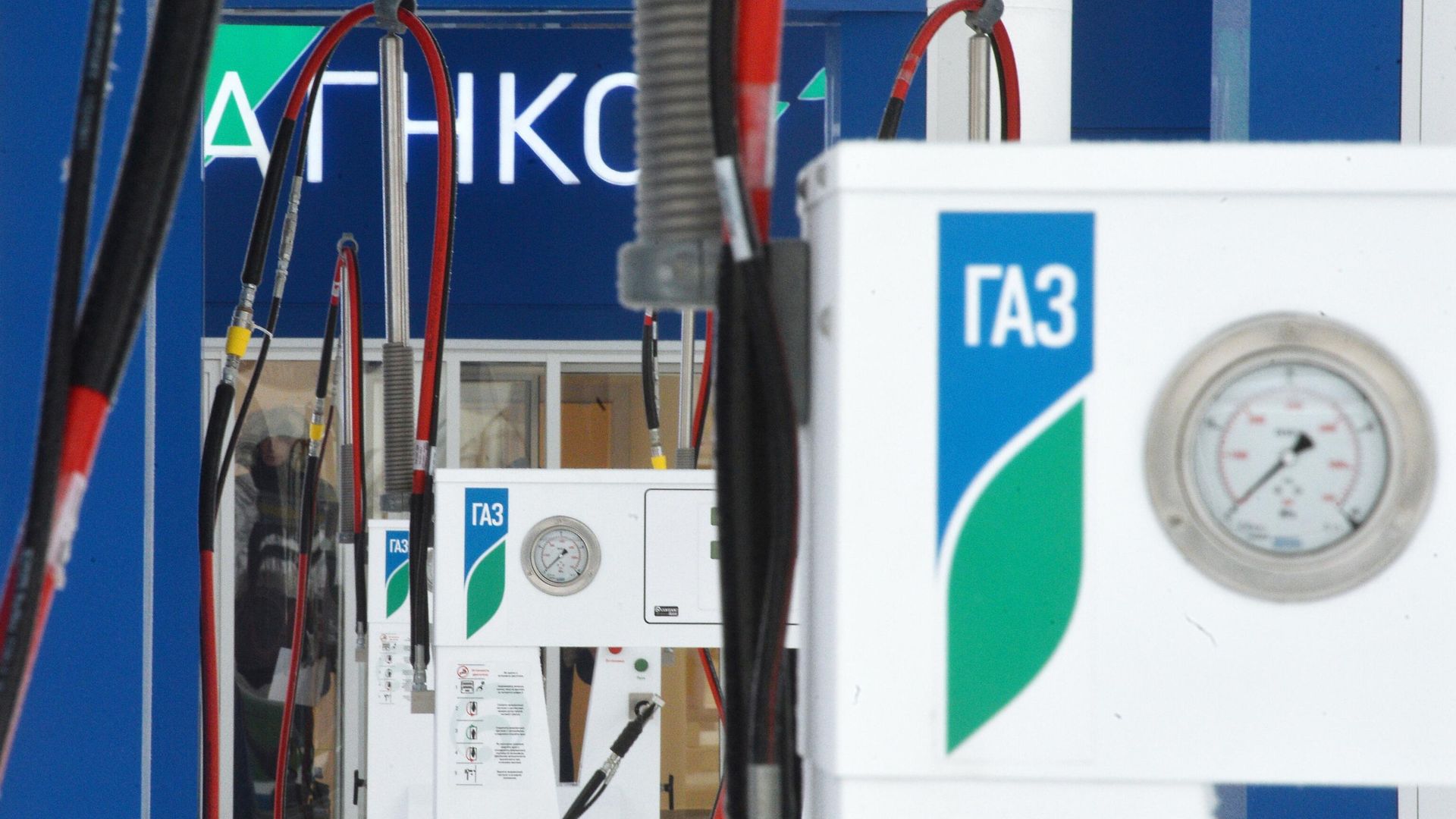 Заправочные колонки на газозаправочной станция Заправочные колонки на газозаправочной станция - РИА Новости, 1920, 04.08.2026