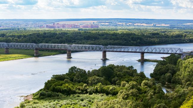 Вид со смотровой площадки у памятника Салавату Юлаеву в Уфе Вид со смотровой площадки у памятника Салавату Юлаеву в Уфе