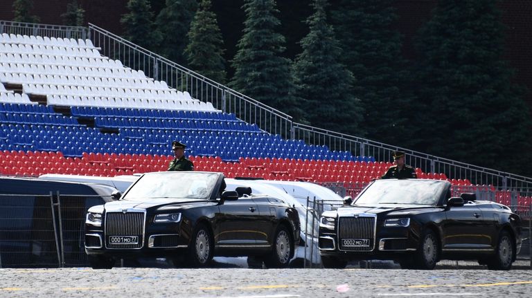 Кабриолеты Aurus на Красной площади Кабриолеты Aurus на Красной площади