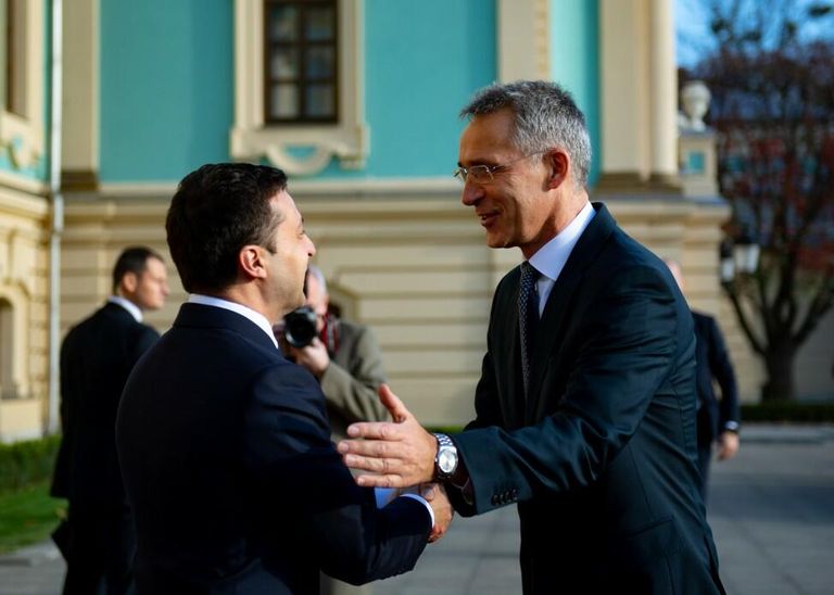 Президент Украины Владимир Зеленский и генеральный секретарь НАТО Йенс Столтенберг во время встречи в Киеве