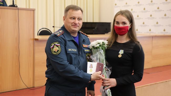 Торжественное вручение награды За спасение погибающих на водах Яне Маравской Торжественное вручение награды За спасение погибающих на водах Яне Маравской