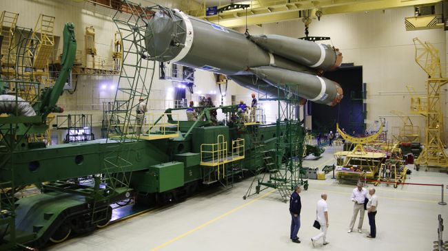 Сборка ракеты космического назначения (РКН) Союз-2.1а Сборка ракеты космического назначения (РКН) Союз-2.1а