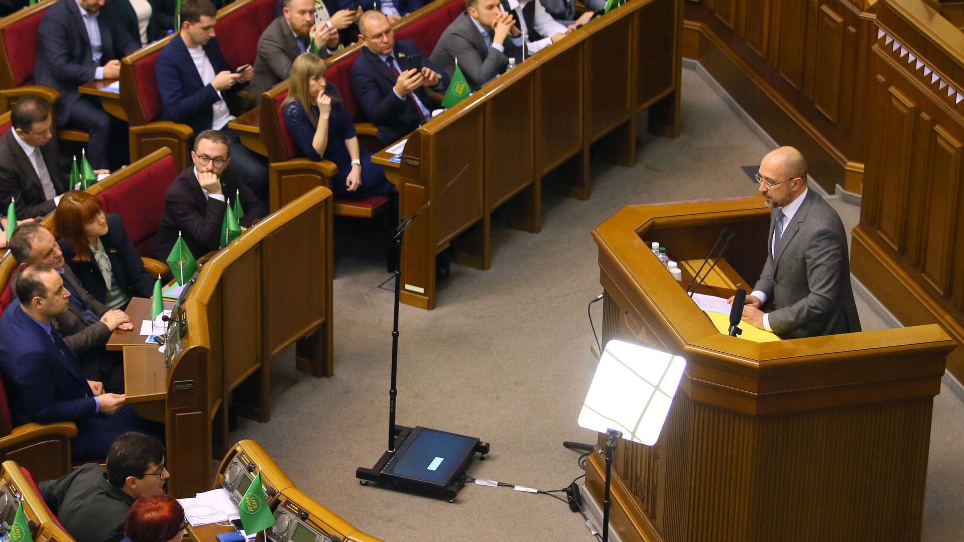 Денис Шмыгаль выступает на внеочередном заседании Верховной рады Украины Денис Шмыгаль выступает на внеочередном заседании Верховной рады Украины - РИА Новости, 1920, 18.06.2020