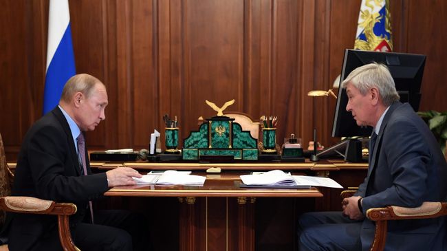 Президент РФ Владимир Путин и директор Федеральной службы по финансовому мониторингу Юрий Чиханчин во время встречи Президент РФ Владимир Путин и директор Федеральной службы по финансовому мониторингу Юрий Чиханчин во время встречи