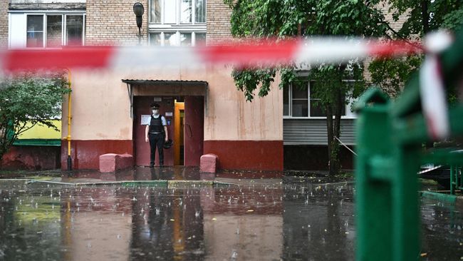 Подъезд дома на севере Москвы, где мужчина открыл стрельбу Подъезд дома на севере Москвы, где мужчина открыл стрельбу