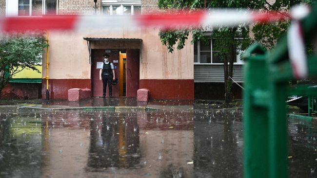 Подъезд дома на севере Москвы, где мужчина открыл стрельбу Подъезд дома на севере Москвы, где мужчина открыл стрельбу