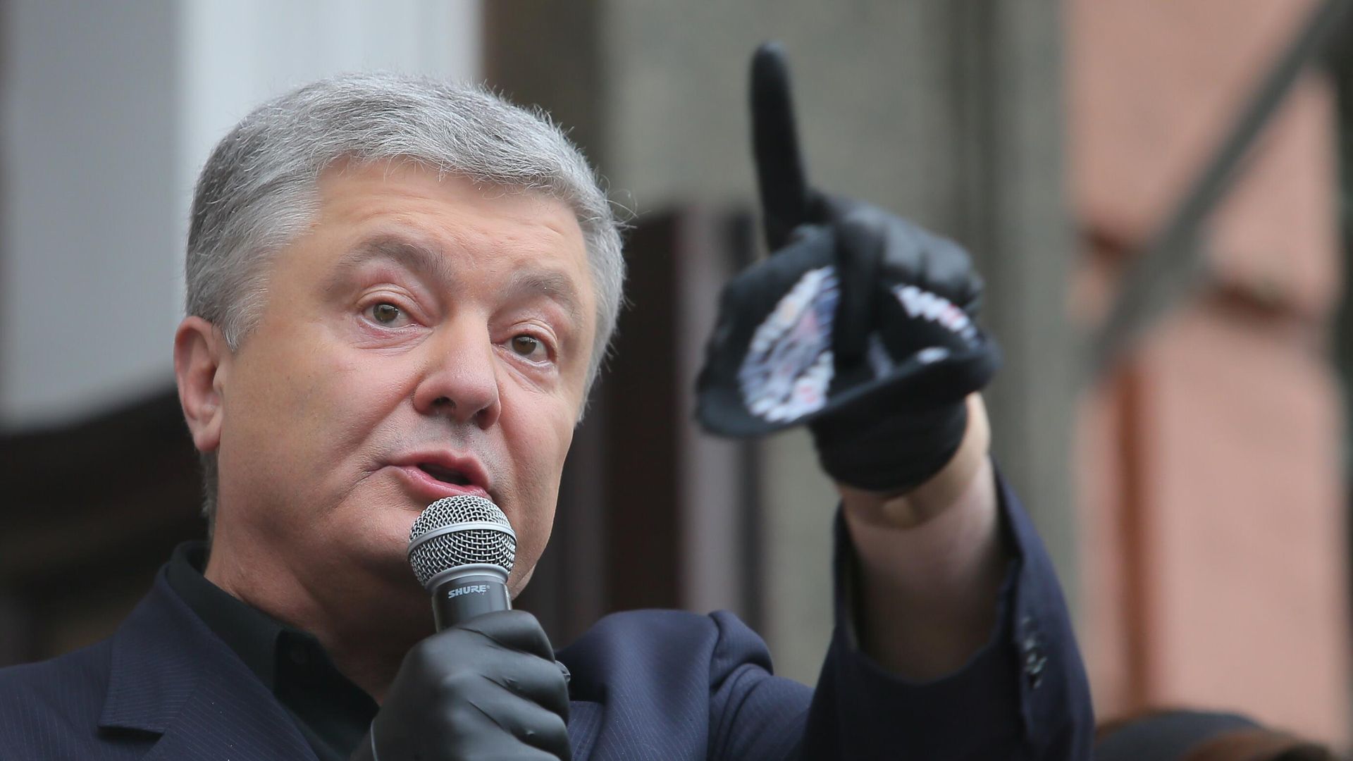 Петр Порошенко выступает у здания Печорского районного суда Петр Порошенко выступает у здания Печорского районного суда - РИА Новости, 1920, 21.02.2021