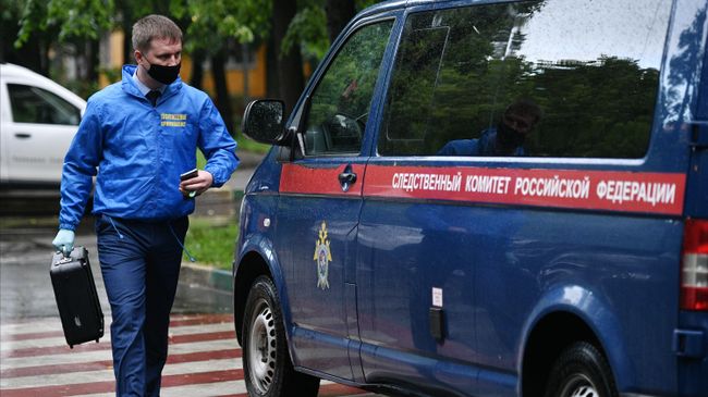 Криминалист у жилого дома на севере Москвы, где мужчина открыл стрельбу Криминалист у жилого дома на севере Москвы, где мужчина открыл стрельбу
