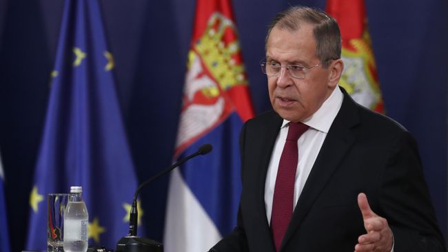 Министр иностранных дел РФ Сергей Лавров во время совместной с президентом Сербии Александром Вучичем пресс-конференции по итогам встречи в Белграде Министр иностранных дел РФ Сергей Лавров во время совместной с президентом Сербии Александром Вучичем пресс-конференции по итогам встречи в Белграде