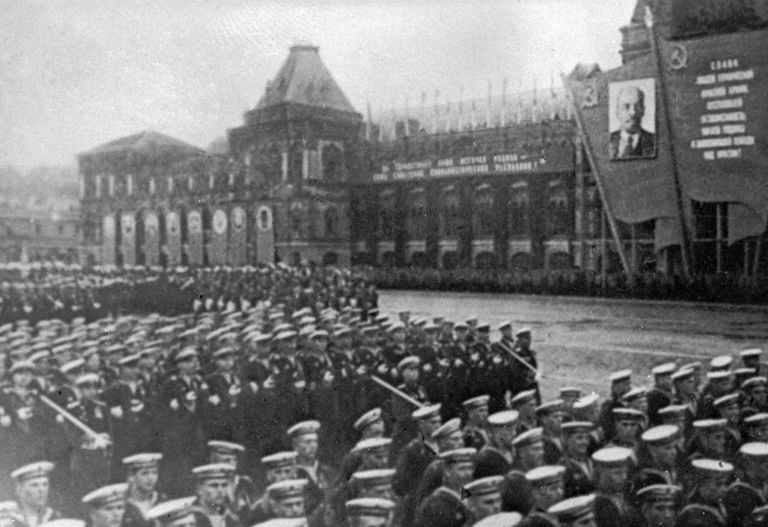 Церемониальный марш сводных полков фронтов на Красной площади 24 июня 1945 года Церемониальный марш сводных полков фронтов на Красной площади 24 июня 1945 года