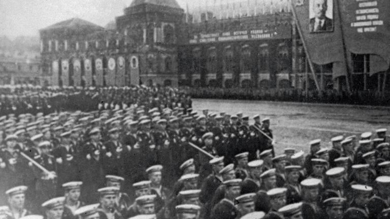 Церемониальный марш сводных полков фронтов на Красной площади 24 июня 1945 года Церемониальный марш сводных полков фронтов на Красной площади 24 июня 1945 года