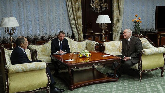 Министр иностранных дел РФ Сергей Лавров во время встречи с президентом Белоруссии Александром Лукашенко Министр иностранных дел РФ Сергей Лавров во время встречи с президентом Белоруссии Александром Лукашенко