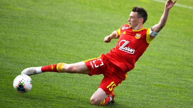 Игрок ФК Арсенал Юрий Ковалев в матче 23-го тура чемпионата России по футболу среди клубов Премьер-лиги между командами ФК Арсенал (Тула) и ФК Спартак (Москва). Игрок ФК Арсенал Юрий Ковалев в матче 23-го тура чемпионата России по футболу среди клубов Премьер-лиги между командами ФК Арсенал (Тула) и ФК Спартак (Москва).