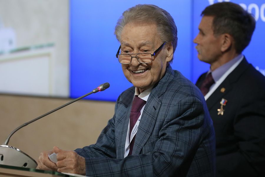 Поэт Андрей Дементьев Поэт Андрей Дементьев