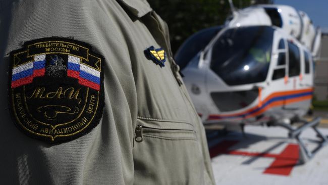 Шеврон на форме пилота вертолета санитарной авиации Московского авиацентра