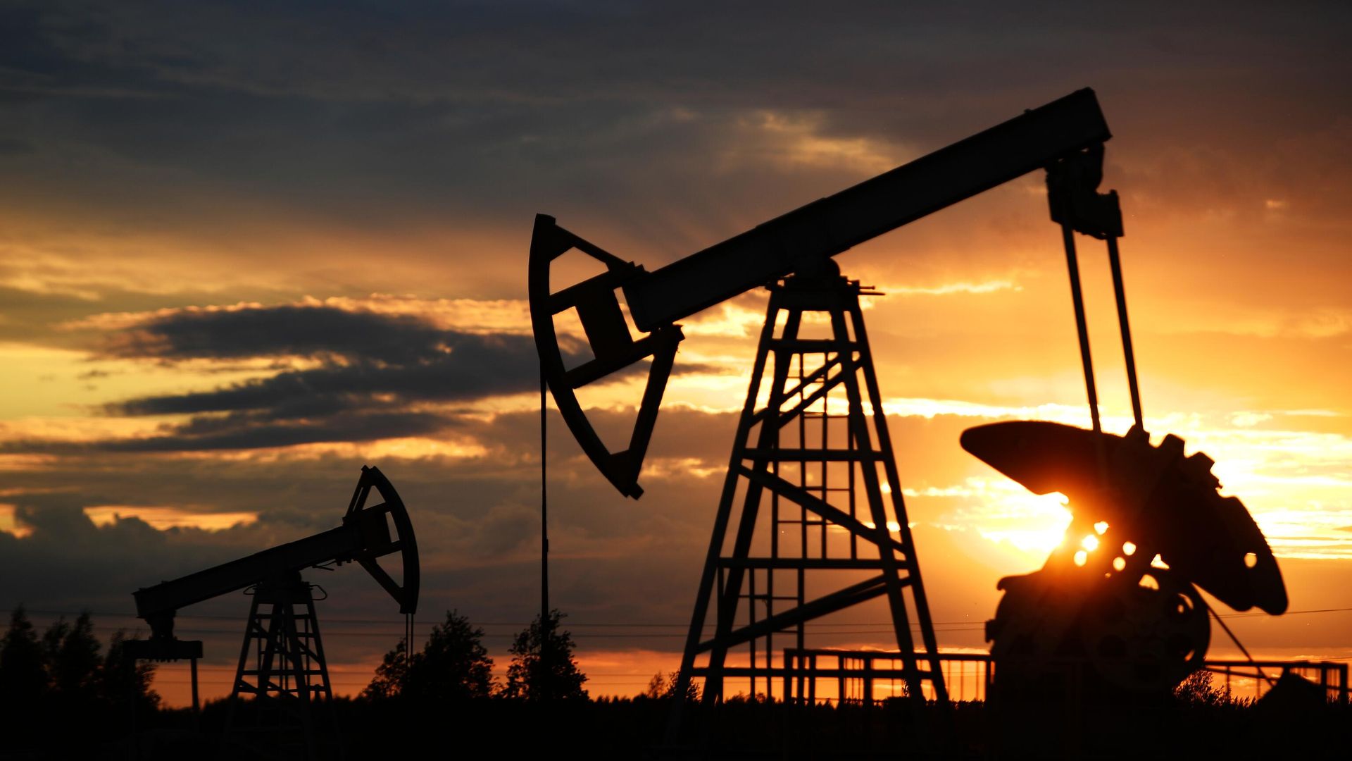 Работа нефтяных станков-качалок Работа нефтяных станков-качалок - РИА Новости, 1920, 23.11.2020