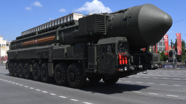 Автономная пусковая установка ПГРК Ярс на Тверской улице во время военного парада в ознаменование 75-летия Победы в Великой Отечественной войне 1941-1945 годов на Красной площади в Москве Автономная пусковая установка ПГРК Ярс на Тверской улице во время военного парада в ознаменование 75-летия Победы в Великой Отечественной войне 1941-1945 годов на Красной площади в Москве