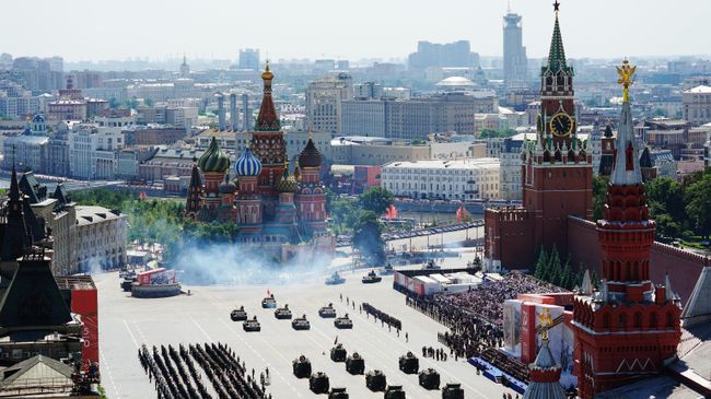 Военный парад в ознаменование 75-летия Победы в Великой Отечественной войне 1941-1945 годов на Красной площади в Москве Военный парад в ознаменование 75-летия Победы в Великой Отечественной войне 1941-1945 годов на Красной площади в Москве