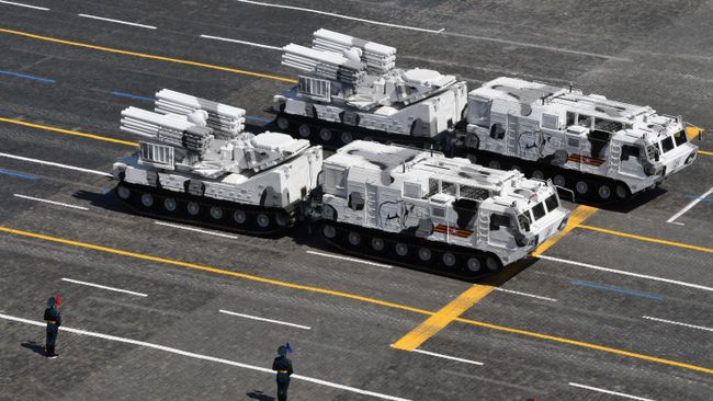 Зенитный ракетно-пушечный комплекс Панцирь-СА во время военного парада в ознаменование 75-летия Победы в Великой Отечественной войне 1941-1945 годов на Красной площади в Москве Зенитный ракетно-пушечный комплекс Панцирь-СА во время военного парада в ознаменование 75-летия Победы в Великой Отечественной войне 1941-1945 годов на Красной площади в Москве