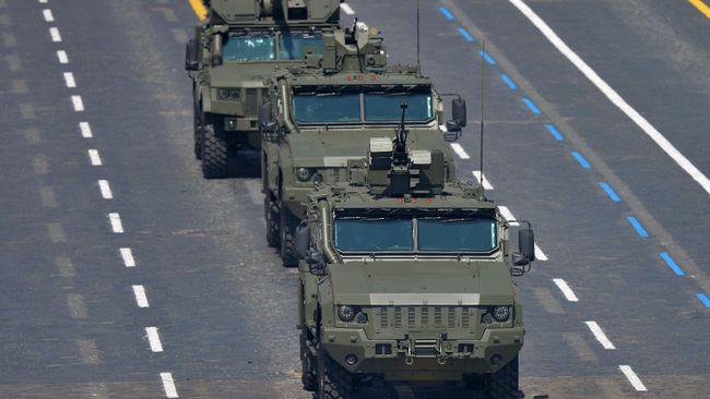 Бронеавтомобили Тайфун-К 4x4 с ПК и АГС-17 во время военного парада в ознаменование 75-летия Победы в Великой Отечественной войне 1941-1945 годов на Красной площади в Москве Бронеавтомобили Тайфун-К 4x4 с ПК и АГС-17 во время военного парада в ознаменование 75-летия Победы в Великой Отечественной войне 1941-1945 годов на Красной площади в Москве
