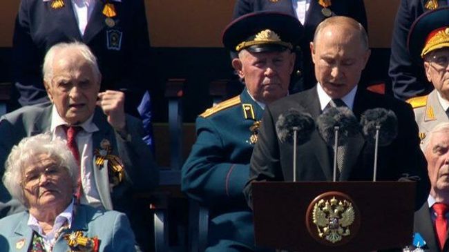 И те же слезы на глазах: эмоции фронтовиков такие же, как и 75 лет назад И те же слезы на глазах: эмоции фронтовиков такие же, как и 75 лет назад