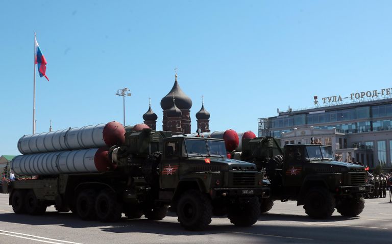 Военная техника во время военного парада в ознаменование 75-летия Победы в Великой Отечественной войне 1941-1945 годов на площади имени Ленина в Туле Военная техника во время военного парада в ознаменование 75-летия Победы в Великой Отечественной войне 1941-1945 годов на площади имени Ленина в Туле