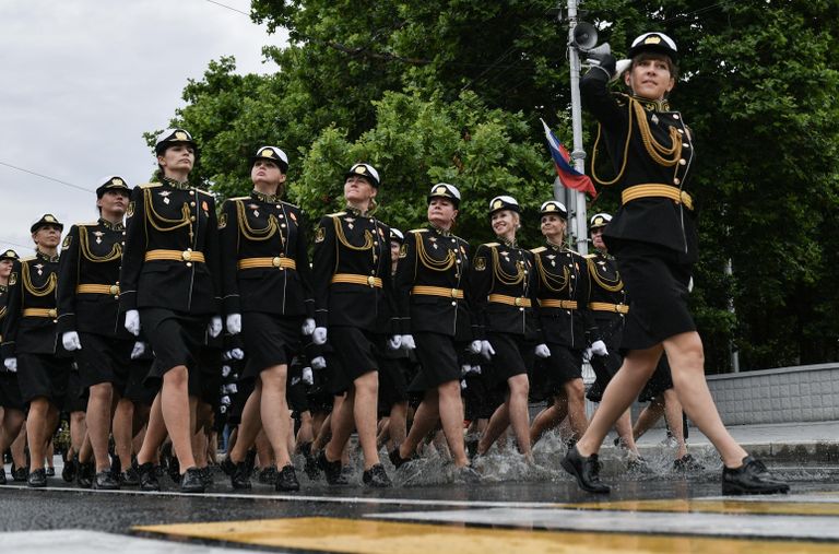 Военнослужащие парадных расчетов на военном параде в ознаменование 75-летия Победы в Великой Отечественной войне 1941-1945 годов в Севастополе Военнослужащие парадных расчетов на военном параде в ознаменование 75-летия Победы в Великой Отечественной войне 1941-1945 годов в Севастополе