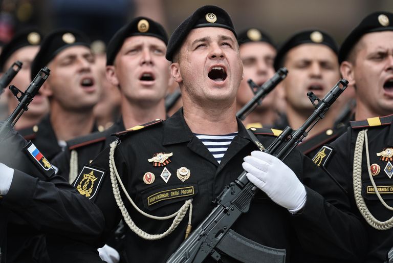 Военнослужащие парадных расчетов на военном параде в ознаменование 75-летия Победы в Великой Отечественной войне 1941-1945 годов в Севастополе Военнослужащие парадных расчетов на военном параде в ознаменование 75-летия Победы в Великой Отечественной войне 1941-1945 годов в Севастополе