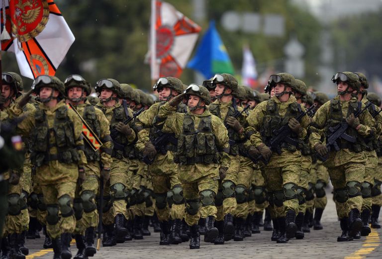 Военнослужащие парадных расчетов на военном параде в ознаменование 75-летия Победы в Великой Отечественной войне 1941-1945 годов Военнослужащие парадных расчетов на военном параде в ознаменование 75-летия Победы в Великой Отечественной войне 1941-1945 годов
