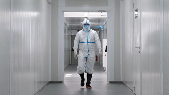 Медицинский работник в городской клинической инфекционной больнице имени И. С. Жекеновой в Алма-Ате Медицинский работник в городской клинической инфекционной больнице имени И. С. Жекеновой в Алма-Ате