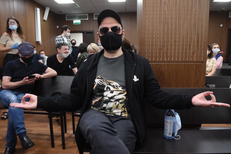 Режиссер Кирилл Серебренников перед заседанием по делу Седьмой студии в Мещанском суде Москвы