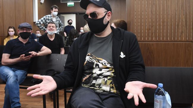 Режиссер Кирилл Серебренников перед заседанием по делу Седьмой студии в Мещанском суде Москвы