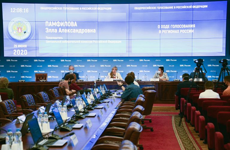 Председатель Центральной избирательной комиссии (ЦИК) РФ Элла Памфилова на заседании ЦИК РФ. В России с 25 июня по 1 июля проводится голосование по внесению поправок в Конституцию РФ