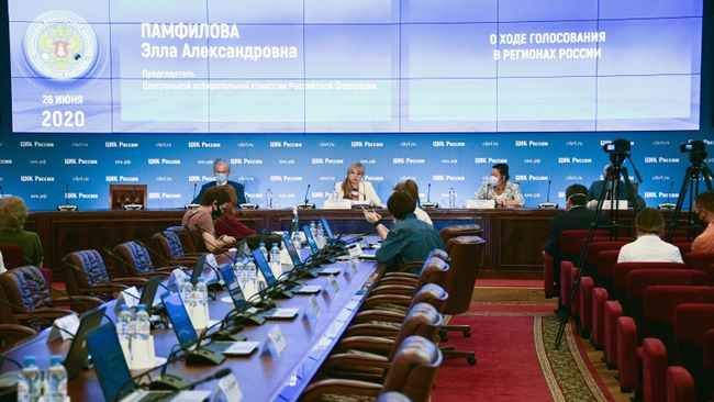 Председатель Центральной избирательной комиссии (ЦИК) РФ Элла Памфилова на заседании ЦИК РФ. В России с 25 июня по 1 июля проводится голосование по внесению поправок в Конституцию РФ Председатель Центральной избирательной комиссии (ЦИК) РФ Элла Памфилова на заседании ЦИК РФ. В России с 25 июня по 1 июля проводится голосование по внесению поправок в Конституцию РФ