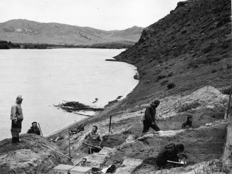 Раскопки в республике Бурятия в 1976 году