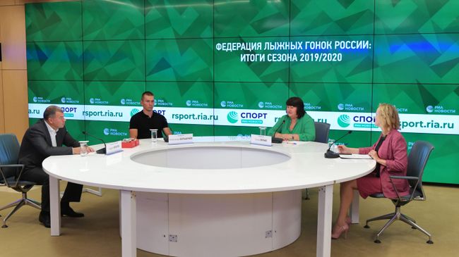Андрей Бокарев, Александр Большунов и Елена Вяльбе (слева направо) Андрей Бокарев, Александр Большунов и Елена Вяльбе (слева направо)