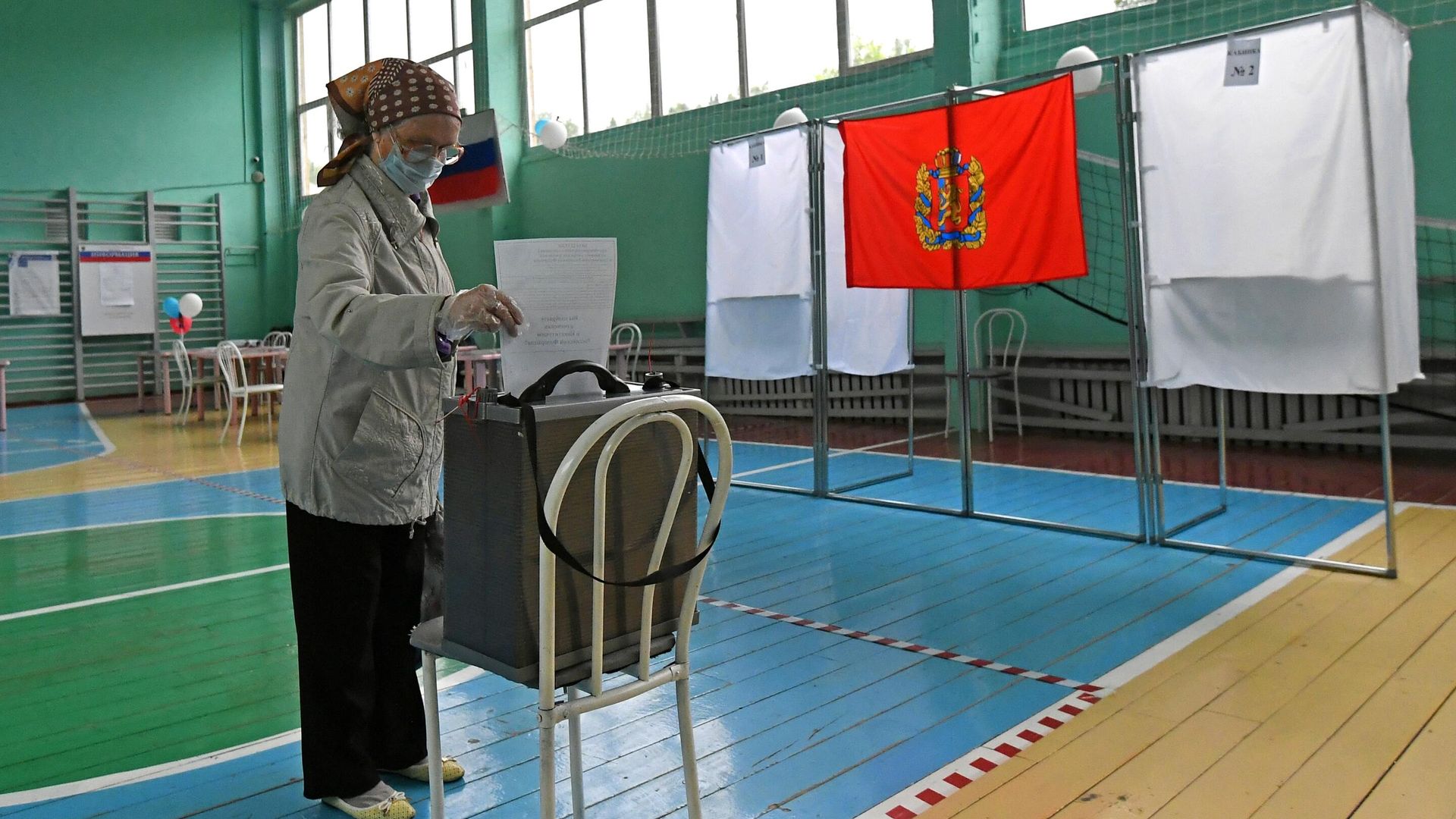 Голосование на избирательном участке в школе Голосование на избирательном участке в школе - РИА Новости, 1920, 04.09.2020