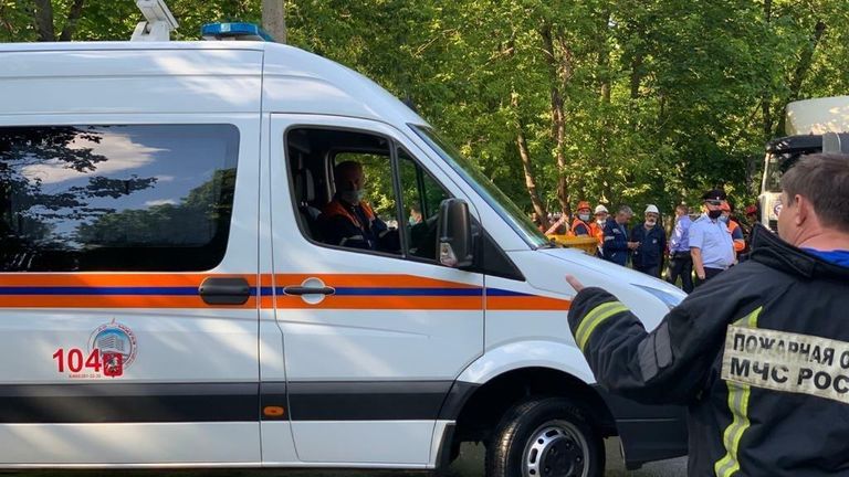 Машина Мосгаза на месте пожара на Проходческой улице на северо-востоке Москвы