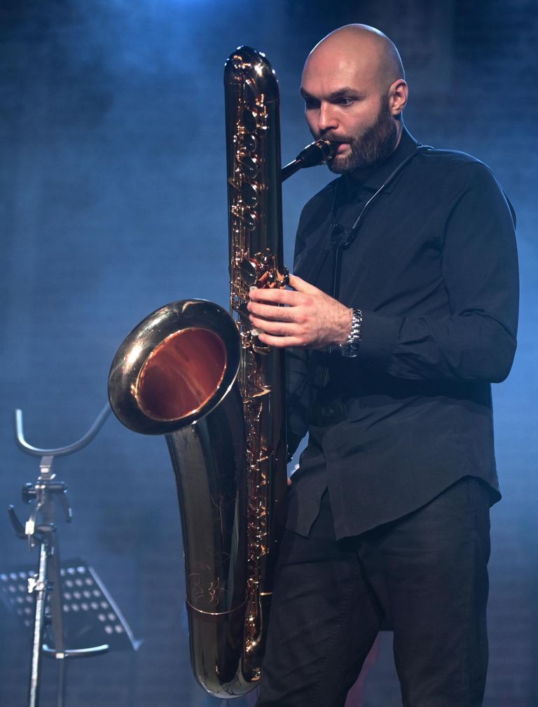 Джазовый музыкант, основатель оркестра SG BIG BAND Сергей Головня выступает на вечере Шоу саксофонов - от баса до сакселло в Центральном доме актера имени А.А. Яблочкиной Джазовый музыкант, основатель оркестра SG BIG BAND Сергей Головня выступает на вечере Шоу саксофонов - от баса до сакселло в Центральном доме актера имени А.А. Яблочкиной