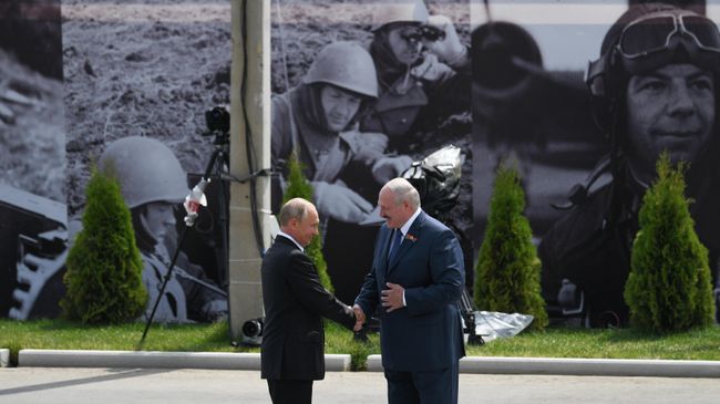 Президент РФ Владимир Путин и президент Белоруссии Александр Лукашенко на церемонии открытия Ржевского мемориала Президент РФ Владимир Путин и президент Белоруссии Александр Лукашенко на церемонии открытия Ржевского мемориала
