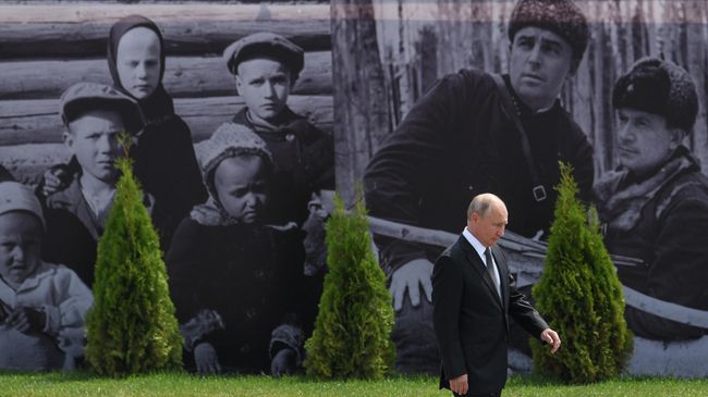 Президент РФ Владимир Путин на церемонии открытия Ржевского мемориала Советскому солдату Президент РФ Владимир Путин на церемонии открытия Ржевского мемориала Советскому солдату