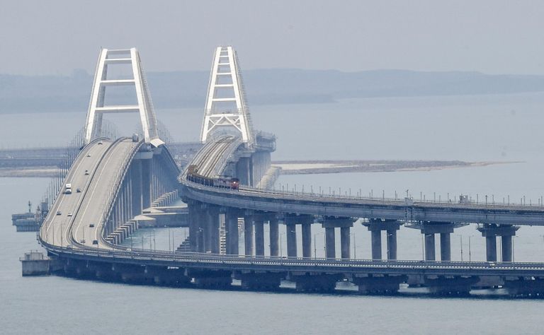 Запуск движения грузовых поездов по Крымскому мосту Запуск движения грузовых поездов по Крымскому мосту