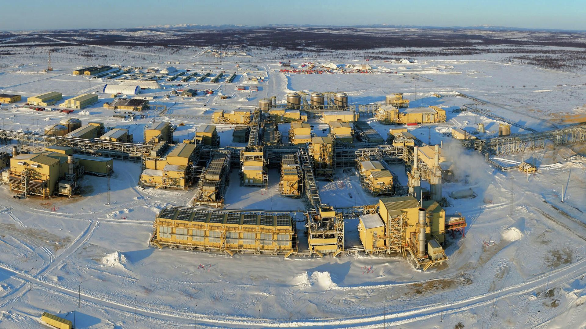 Береговой комплекс подготовки нефти Чайво, ядро инфраструктуры проекта Сахалин-1, куда поступает продукция со всех буровых площадок Береговой комплекс подготовки нефти Чайво, ядро инфраструктуры проекта Сахалин-1, куда поступает продукция со всех буровых площадок - РИА Новости, 1920, 04.03.2022
