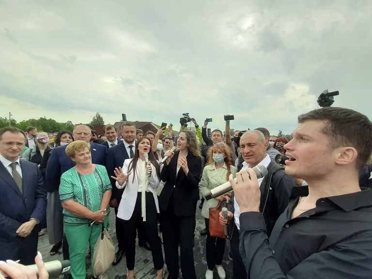 Церемония открытия Ржевского мемориала Советскому солдату