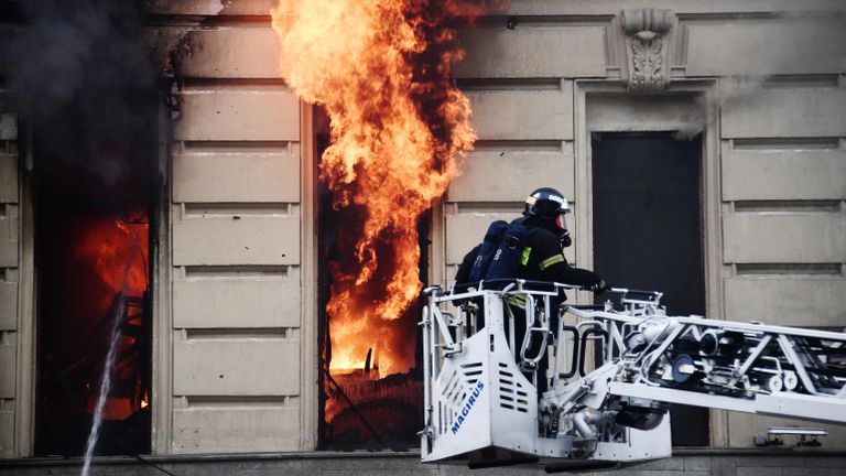 Пожар в здании на Тверской улице в Москве Пожар в здании на Тверской улице в Москве