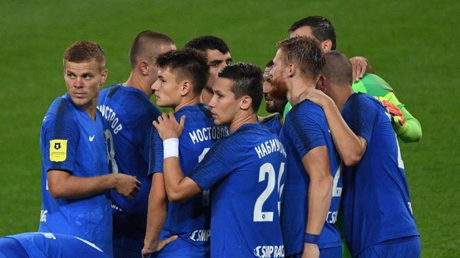 Игроки ФК Сочи в матче 26-го тура чемпионата России по футболу среди клубов Премьер-лиги между командами ФК Локомотив (Москва) и ФК Сочи (Сочи). Игроки ФК Сочи в матче 26-го тура чемпионата России по футболу среди клубов Премьер-лиги между командами ФК Локомотив (Москва) и ФК Сочи (Сочи).
