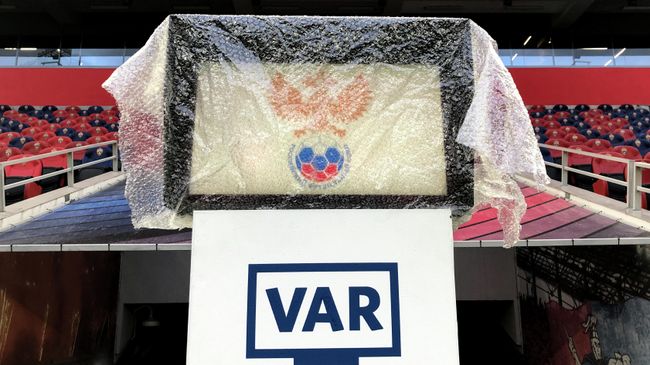 Видеопомощник арбитра (VAR) перед матчем 10-го тура чемпионата России по футболу среди клубов Премьер-лиги между командами ПФК ЦСКА (Москва) и ФК Краснодар (Краснодар).