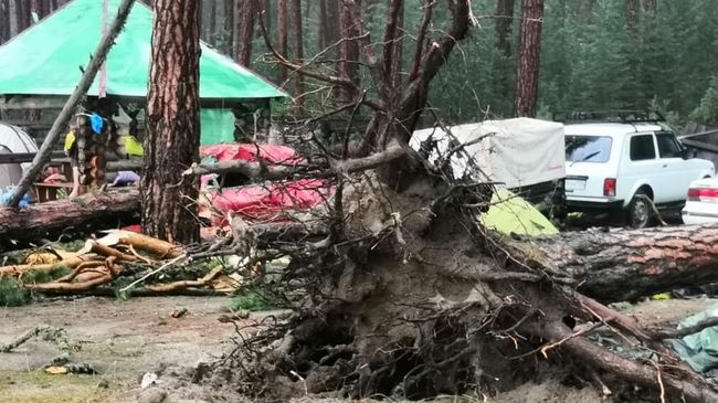 Разрушенный палаточный лагерь на берегу озера Маслеево в Дзержинском районе Красноярского края Разрушенный палаточный лагерь на берегу озера Маслеево в Дзержинском районе Красноярского края