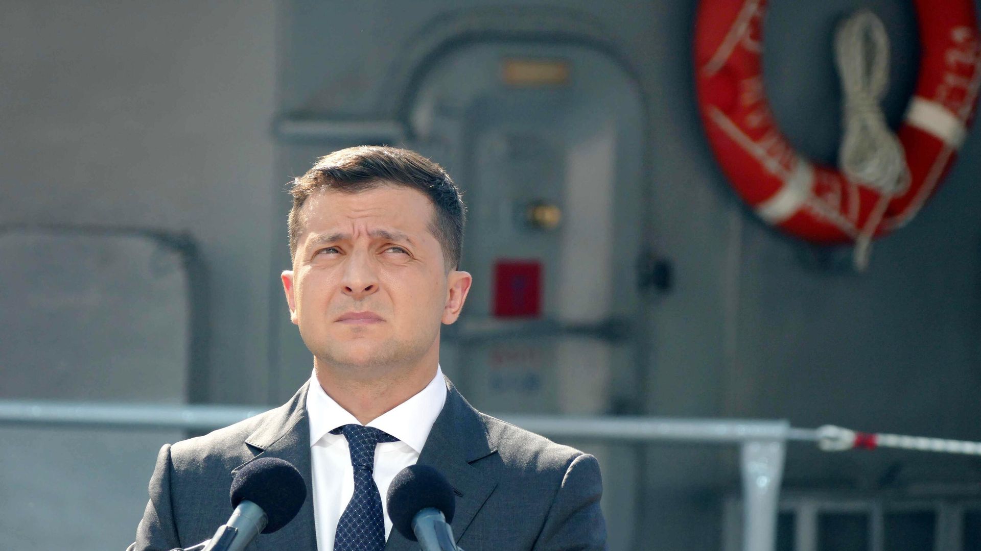 Президент Украины Владимир Зеленский принимает участие в военно-морском параде в честь Дня ВМС Украины Президент Украины Владимир Зеленский принимает участие в военно-морском параде в честь Дня ВМС Украины - РИА Новости, 1920, 01.03.2021